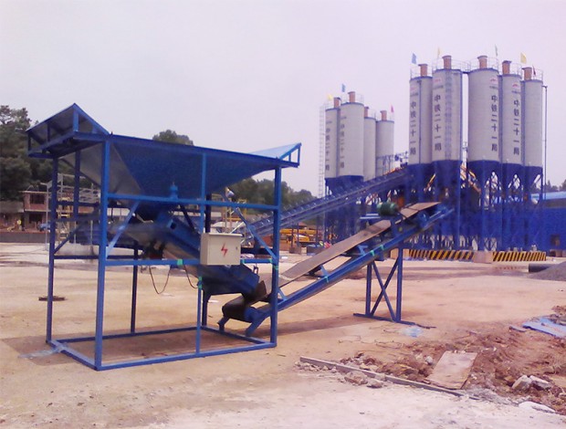 中鐵二十一局黔張常客專洗石機工作現場